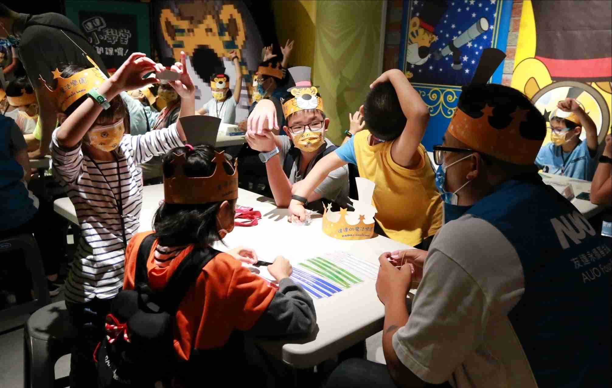 银河集团以永续理念推动全人教育计划，，，，内外结盟储备科普教育人才，，荣获亚太永续行动奖社会共融面的金奖肯定