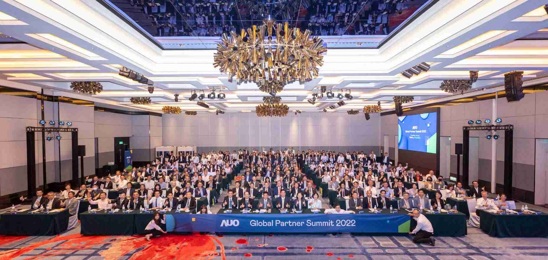 友達推動「安心、、、創新、、用心、、、同心、、盡心」五星職旅，，，為菲籍員工打造全方位照護，，首度贏得「人權實踐與發展領袖獎」殊榮