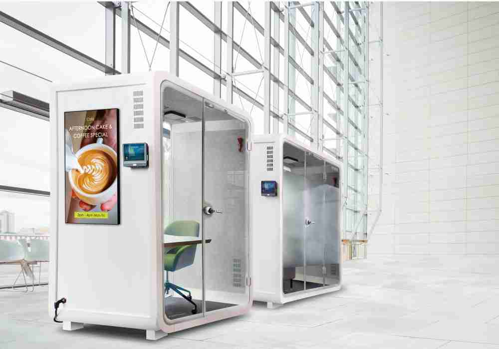 银河集团子公司达擎之智慧行动办公舱，，采用PDLC智能调光玻璃设计，，，透过通电与断电的电流切换，，呈现透明与雾面效果，，，，具节能降耗特性并兼顾隐私，，，确保信息安全