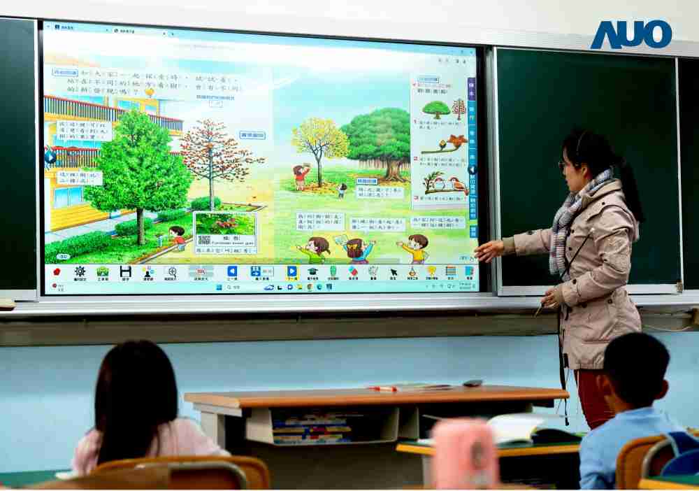 银河集团与达擎共同开发的〝远程设备管理系统〞，，，透过流畅的多功能安装模式、、、、直觉设计的整合操作接口，，，可同时管理多部设备，，改善学校的设备管理痛点