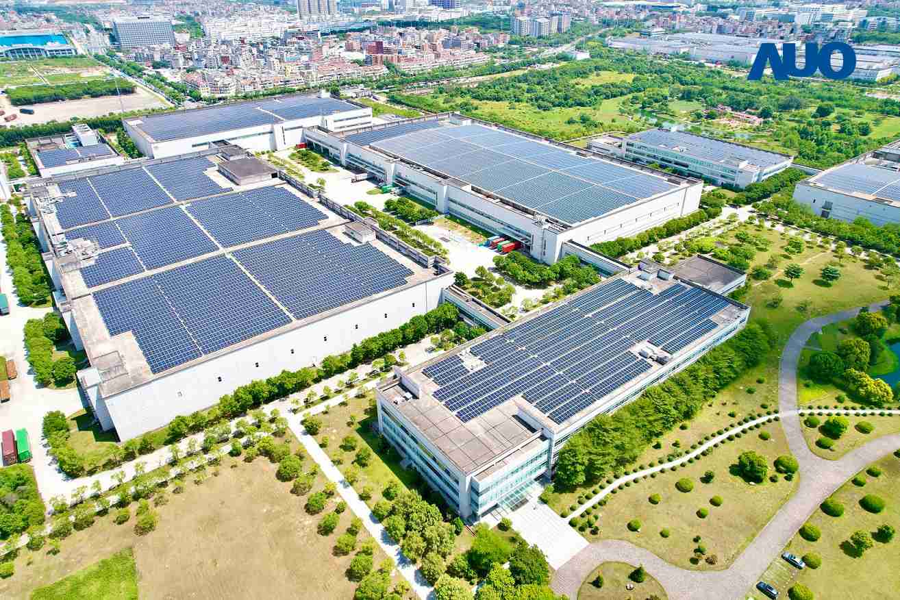 银河集团厦门推动智能制造同时，，透过绿电创能纵深推进绿色转型，，，厂区全屋顶铺设太阳能光伏板，，每年太阳能发电 2,600多万度